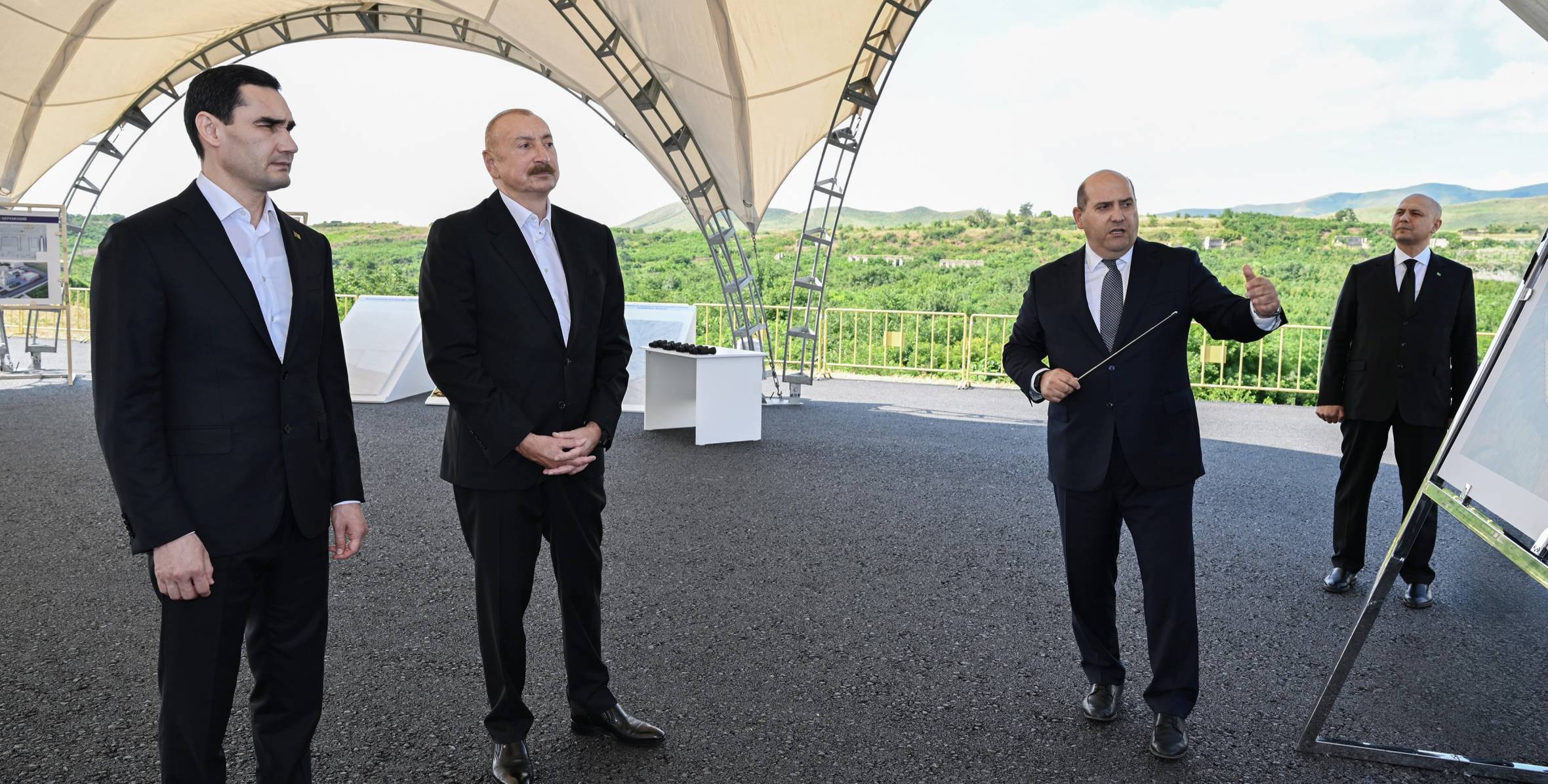 Azərbaycan və Türkmənistan prezidentləri Füzuli şəhərinin dağıdılmış yerlərinə baxıblar